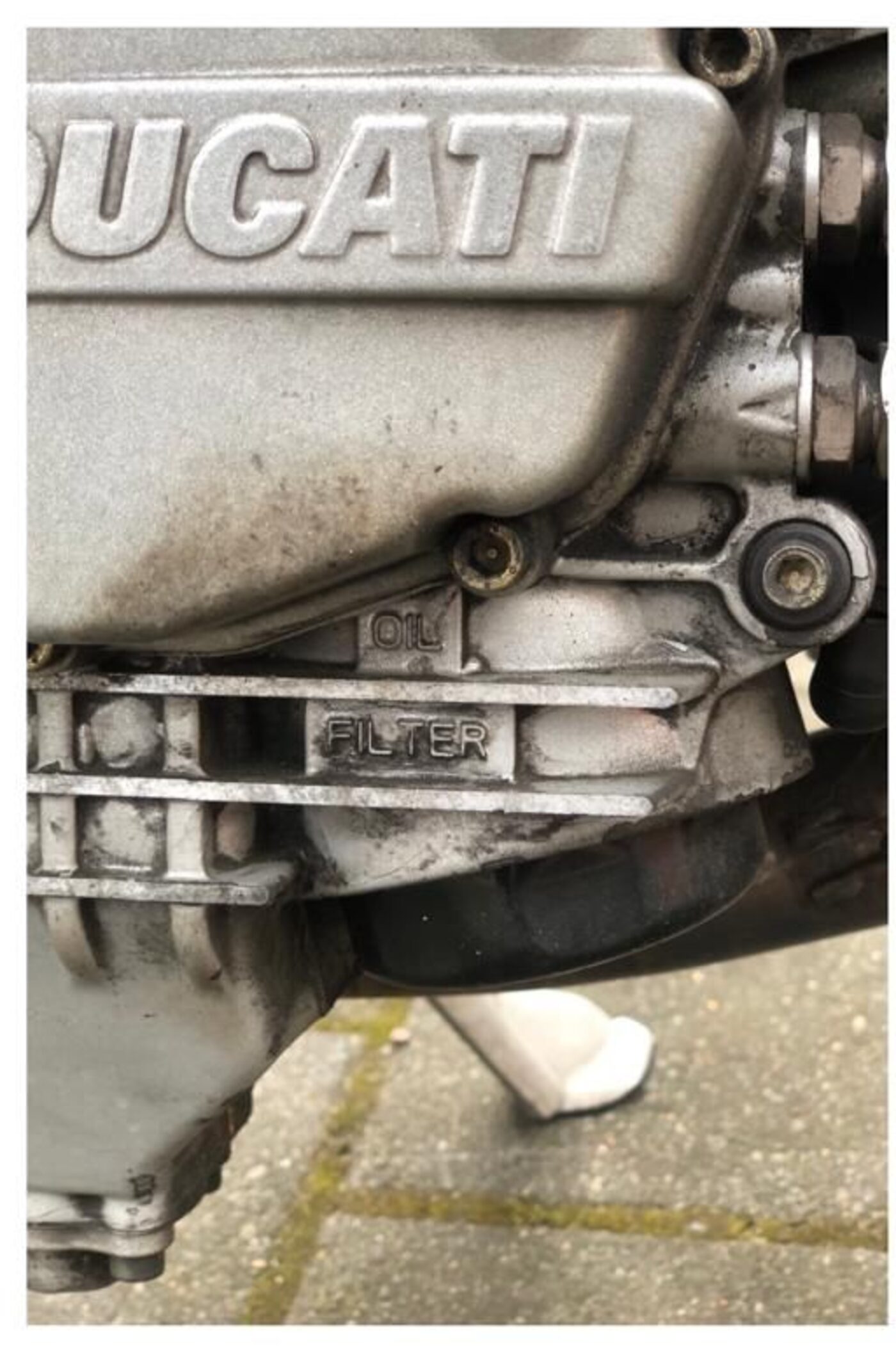 Ducati Motorabdeckung vor der Reinigung